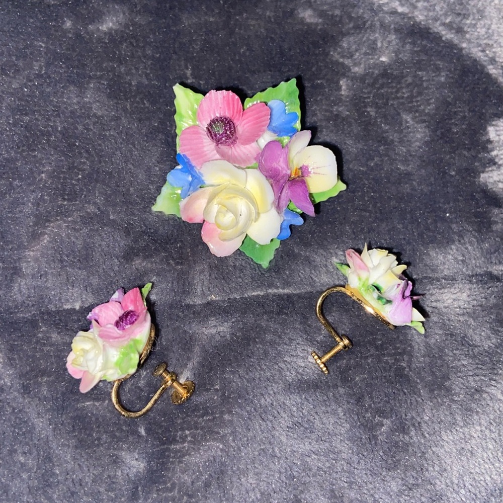 Vintage Crown Staffordshire England flower 🌸 brooch pin and earrings set